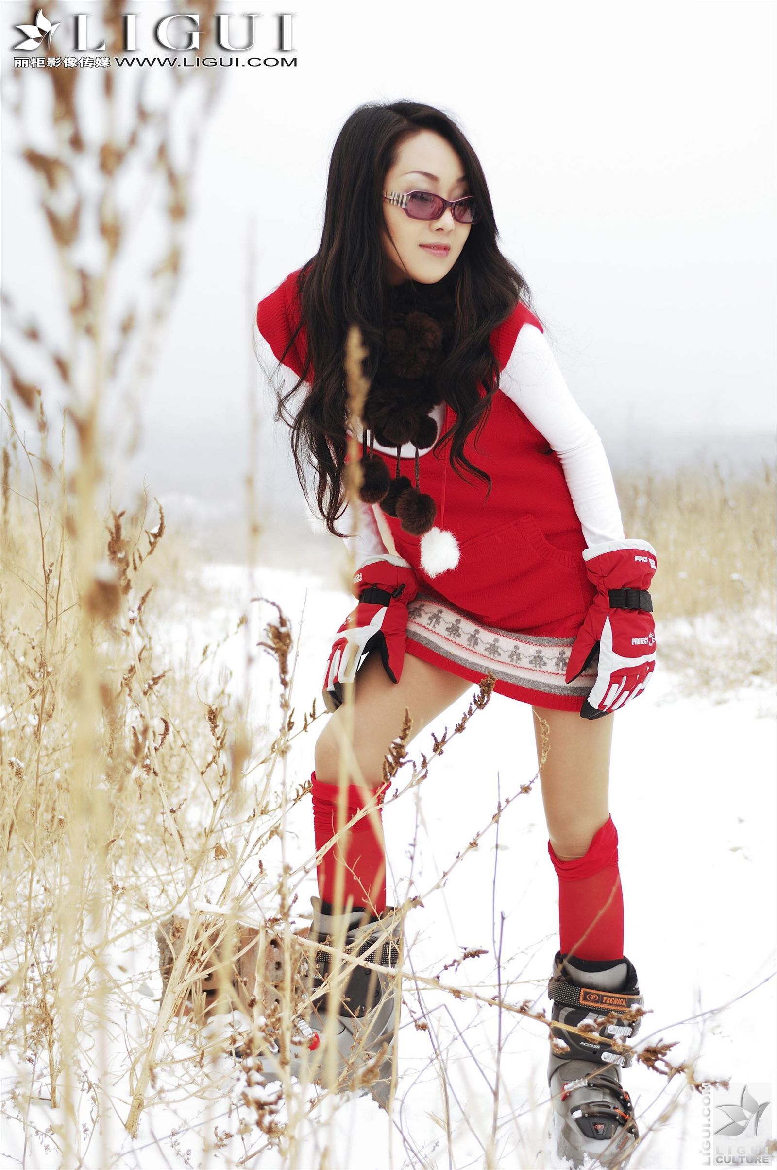 琳达[丽柜VIP 名莲] 2012.07.09  性感丝袜美女图片